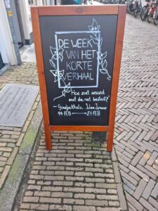 Het bord buiten bij Savannah Bay, Utrecht.